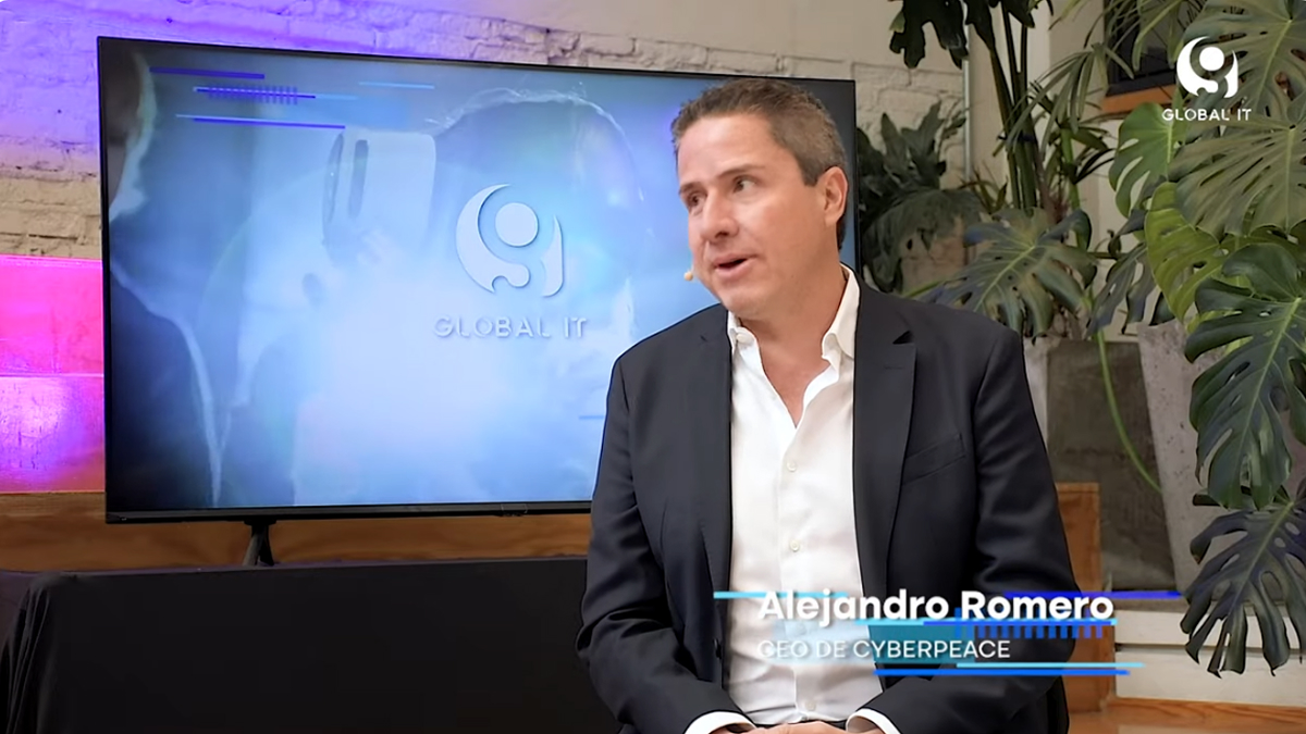 Mujeres en la ciencia, Ciberpeace, nube hibrida con Red Hat y más