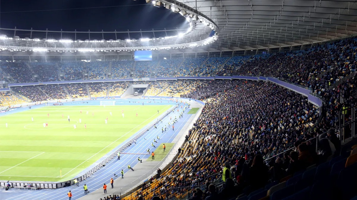 La gran fiesta del futbol ya no se juega solo en la cancha: se juega en la nube, en el borde y en la experiencia del aficionado