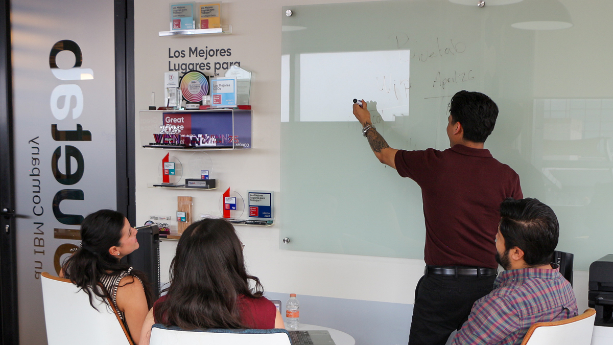 Escasez de talento técnico frena proyectos corporativos